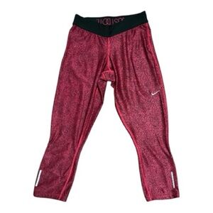 Nike Go, Size S
Women's Firm-Support High-Waisted Capri Leggings with Pockets